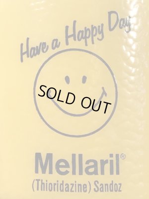 スマイルのミルクガラス製の70年代ビンテージマグカップ