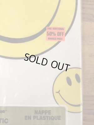 スマイルフェイスのビニール製の80’s〜ヴィンテージテーブルカバー