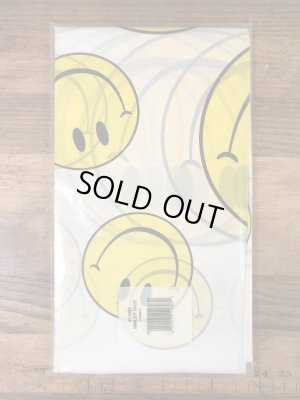 スマイルフェイスのビニール製の80’s〜ヴィンテージテーブルカバー