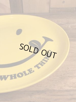 スマイルフェイスと“I Ate The Whole Thing!”のメッセージが書かれた70’sヴィンテージプラスチックプレート