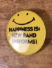 “Happiness Is New Band Uniforms!”と書かれたスマイルフェイスの70’sヴィンテージ缶バッチ