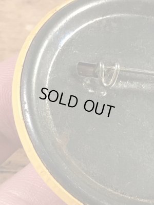 “Happiness Is New Band Uniforms!”と書かれたスマイルフェイスの70’sヴィンテージ缶バッチ