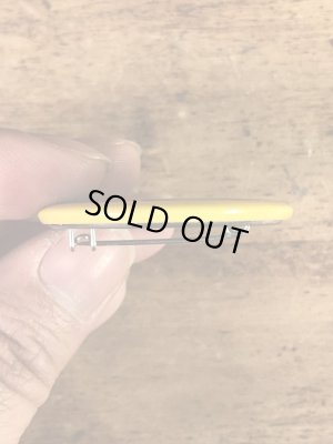 “The One With The Most Buttons Wins”と書かれたスマイルフェイスの80’sヴィンテージ缶バッチ