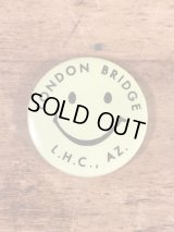 Smile “London Bridge L.H.C.,AZ.” Tin Badge　スマイル　ビンテージ　缶バッジ　スマイルフェイス　70年代〜