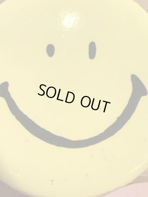 スマイルのブリキ製の70年代ビンテージ缶バッジ