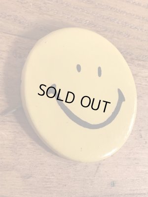 スマイルのブリキ製の70年代ビンテージ缶バッジ