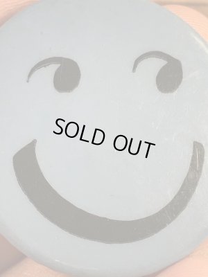 ユニオンラベルの刻印が付いたスマイルの70年代ビンテージ缶バッジ