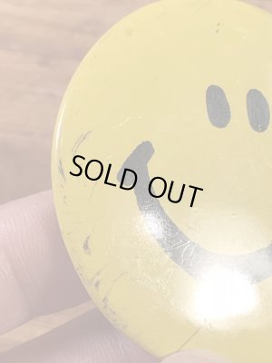 スマイルのブリキ製の70年代ビンテージ缶バッジ