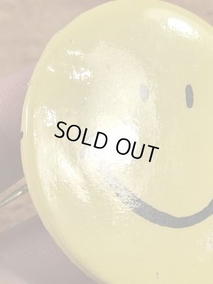 スマイルのブリキ製の70年代ビンテージ缶バッジ