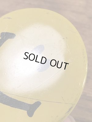 スマイルフェイスのブリキ製の70’sヴィンテージ缶バッチ