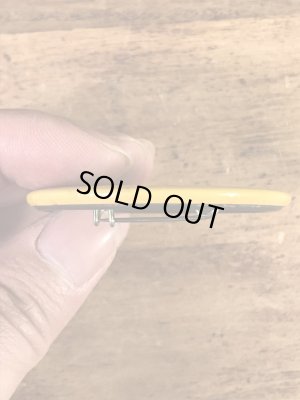 “Happiness Is New Band Uniforms!”と書かれたスマイルフェイスの70’sヴィンテージ缶バッチ