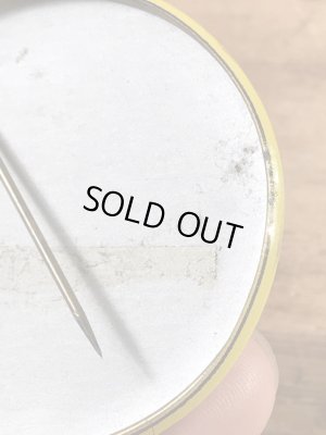 スマイルフェイスのブリキ製の70’sヴィンテージ缶バッチ