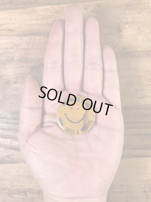 “Happiness Is Cic More Sales & Profits”と書かれたスマイルフェイスの70’sヴィンテージ缶バッチ