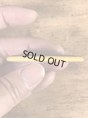 “Happiness Is New Band Uniforms!”と書かれたスマイルフェイスの70’sヴィンテージ缶バッチ