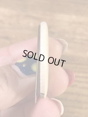 アイボリーのスマイルの70年代ビンテージ缶バッジ