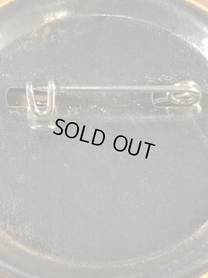 “Happiness Is New Band Uniforms!”と書かれたスマイルフェイスの70’sヴィンテージ缶バッチ