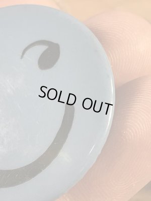 Union Labelの刻印が付いたスマイルフェイスの70’sヴィンテージ缶バッチ