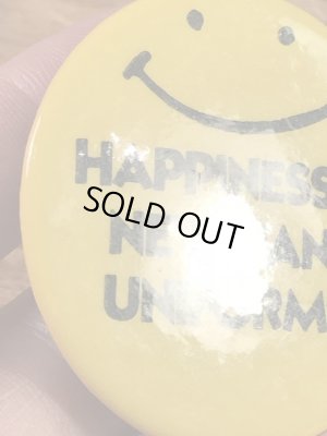 “Happiness Is New Band Uniforms!”と書かれたスマイルの70年代ビンテージ缶バッジ