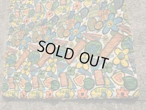 フラワーやラブなどのヒッピー調のポップアートの70年代ビンテージ寝袋