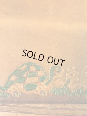 花とカメが描かれたヒッピーの70年代ビンテージ革財布