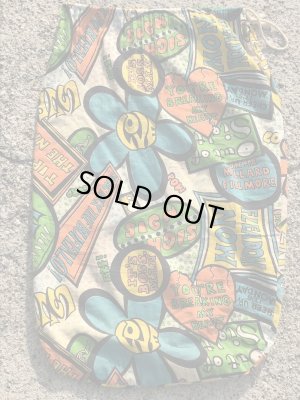 フラワーやラブなどのヒッピー調のポップアートの70年代ビンテージ寝袋