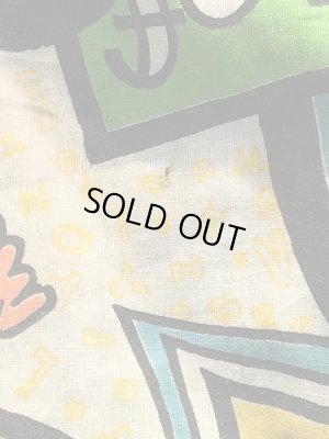 フラワーやラブなどのヒッピー調のポップアートの70年代ビンテージ寝袋