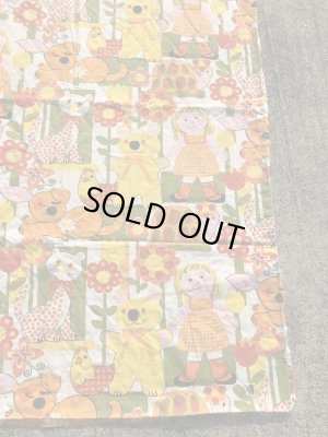 動物とフラワーが描かれたキルティングの70年代ビンテージファブリック