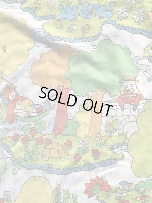 レインボーのポップアートの70年代ビンテージボックスシーツ