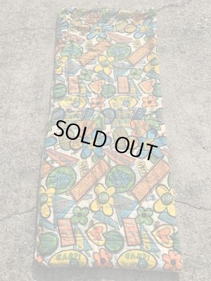 フラワーやラブなどのヒッピー調のポップアートの70年代ビンテージ寝袋