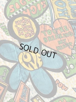 フラワーやラブなどのヒッピー調のポップアートの70年代ビンテージ寝袋