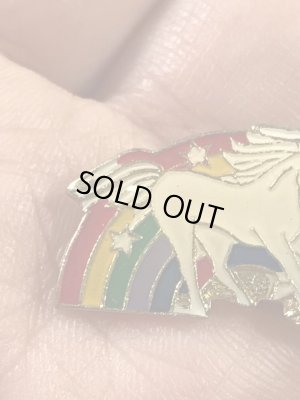 レインボーとユニコーンの70〜80年代ビンテージエナメルピンバッジ