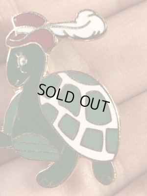 カメのスーベニア物の70〜80年代ビンテージピンバッジ