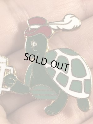 カメのスーベニア物の70〜80年代ビンテージピンバッジ