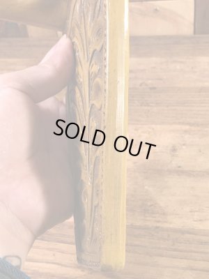 フラワーが彫り込まれたウッド製の70’sヴィンテージブーツジャック