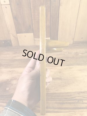 フラワーが彫り込まれたウッド製の70’sヴィンテージブーツジャック