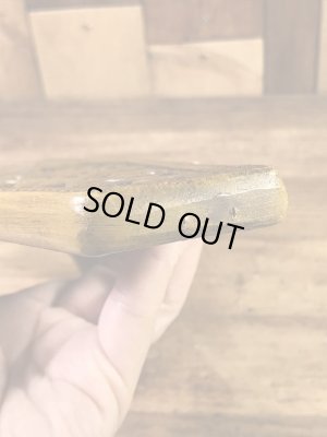 フラワーが彫り込まれたウッド製の70’sヴィンテージブーツジャック