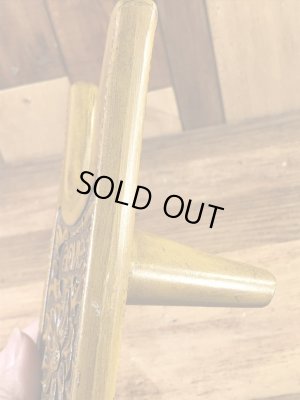 フラワーが彫り込まれたウッド製の70’sヴィンテージブーツジャック