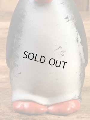 Tommee Tippee社製のペンギンの70年代ビンテージソフビドール