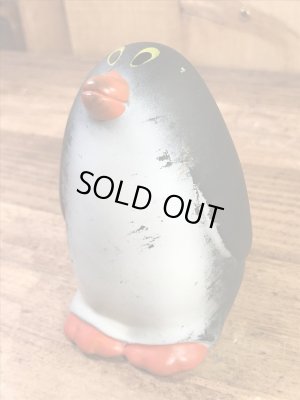 Tommee Tippee社製のペンギンの70年代ビンテージソフビドール