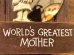 "World's Greatest Mother"のメッセージが書かれた木製の70年代ビンテージ壁掛けミラー