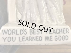 “World's Best Teacher...”のメッセージが書かれたシリスカルプスの70年代ビンテージメッセージドール