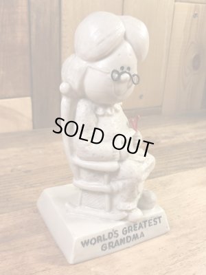 “World's Greatest Grandma”のメッセージが書かれたシリスカルプスの70年代ビンテージメッセージドール