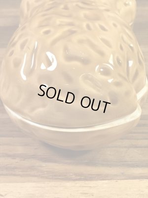 ピーナッツの形をした陶器製の70年代ビンテージ容器