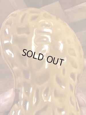 ピーナツの形をしたセラミック製の70’sヴィンテージ入れ物