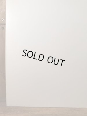 “Look Before You Leap!”のメッセージが書かれた70’sヴィンテージサインボード