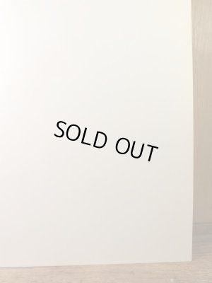 “Look Before You Leap!”のメッセージが書かれた70年代ビンテージ看板