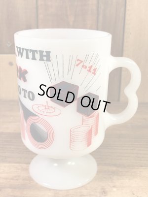 フェデラル社製のRenoの70’sヴィンテージミルクガラスマグ