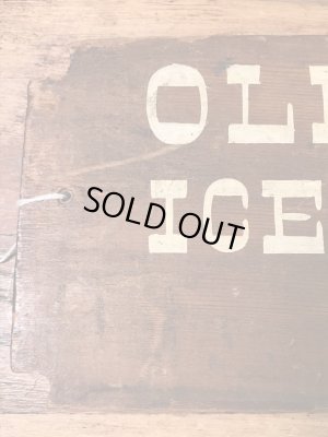 アイスクリームショップのアンティークのウッド製サインボード