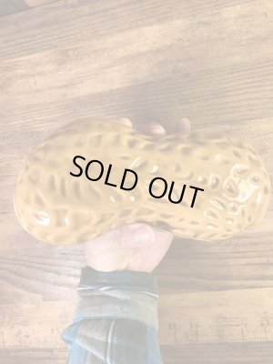 ピーナツの形をしたセラミック製の70’sヴィンテージ入れ物