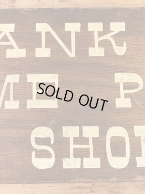 アイスクリームショップのアンティークのウッド製サインボード